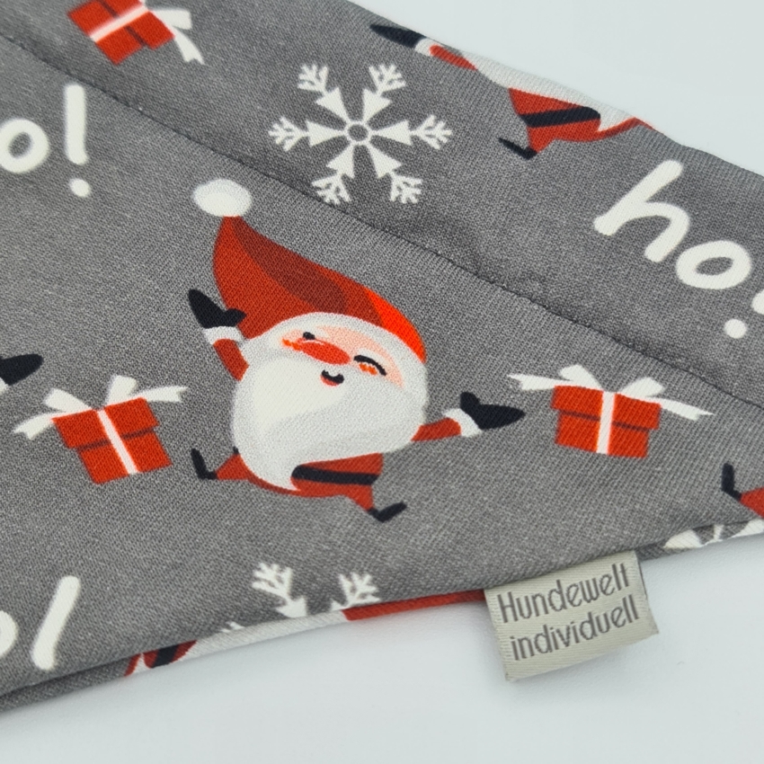 Weihnachtliches Halstuch für den Hund in grau mit Weihnachtsmännern